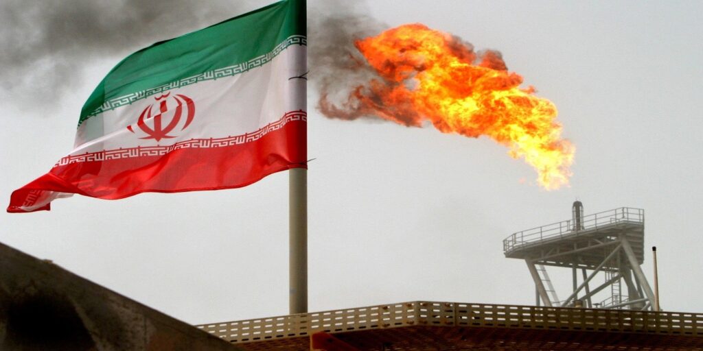 US allows 30-day sale of Iran oil at sea in bid to tame prices – Free ...